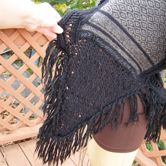 Fabulous ANGEL OF THE NORTH sweater Poncho OS - Picture 8 of 12